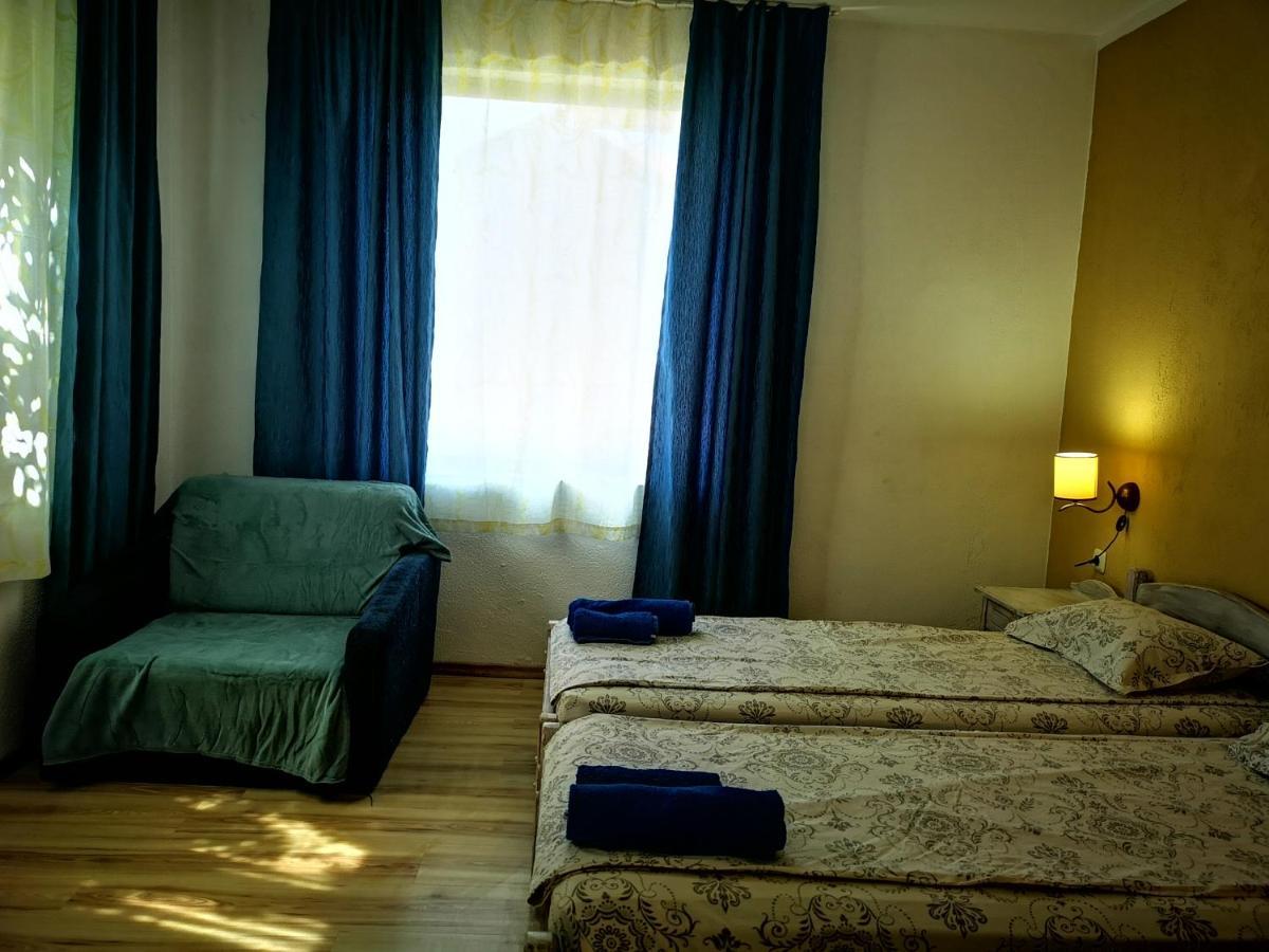 Paunovi Guest House Primorsko Exteriör bild